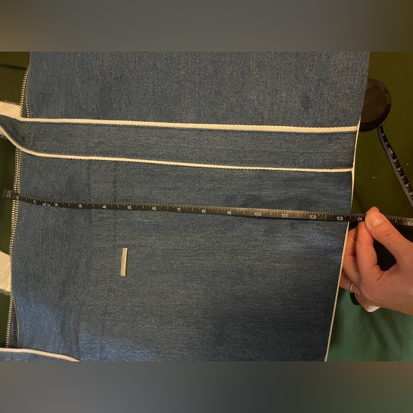 NWT Draper James Chambray Savannah Duffle Bag - Picture 4 of 9